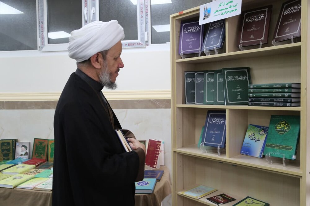 بازدید امام جمعه کارون از نمایشگاه آثار طلاب خوزستان