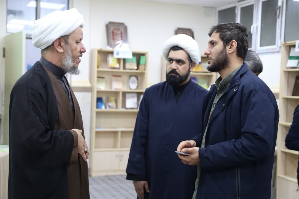 بازدید امام جمعه کارون از نمایشگاه آثار طلاب خوزستان