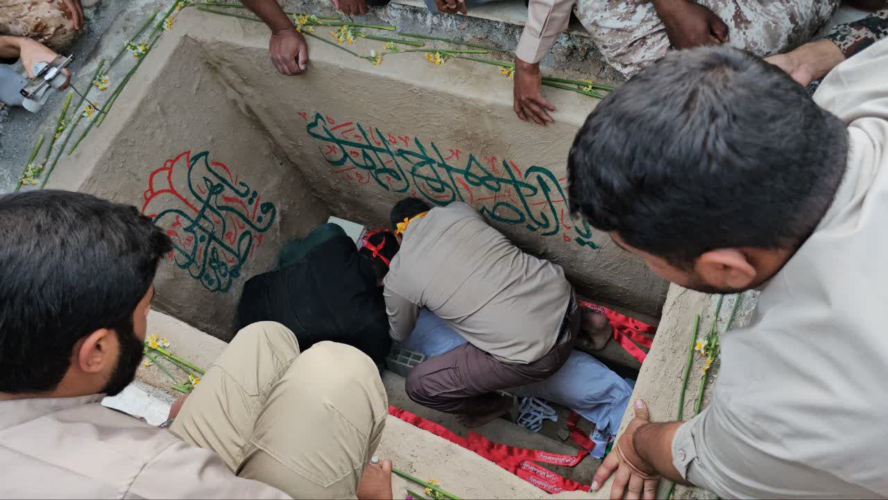 تشییع و تدفین پیکر شهید گمنام در آموزشکده فنی و حرفه ای آیت الله خامنهای میناب