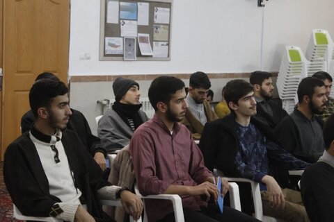 تصاویر/ کرسی نقد مقاله در مدرسه علمیه امام خمینی (ره) خوی