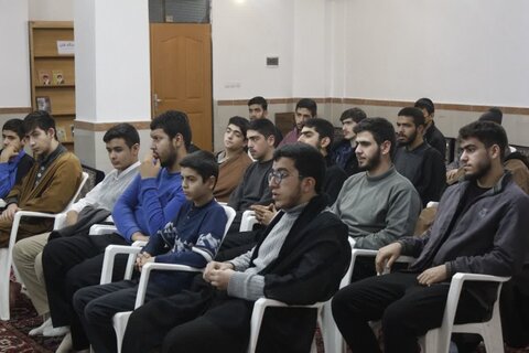 تصاویر/ کرسی نقد مقاله در مدرسه علمیه امام خمینی (ره) خوی