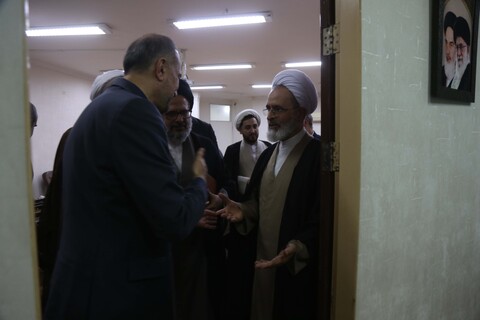 تصاویر/ دیدار وزیر امور خارجه با آیت الله اعرافی