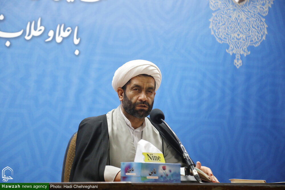 کارویژههای روحانیت را با تنبلی از دست ندهیم/ تسلط به زبان های بین المللی از رسالت های انکار ناپذیر طلاب و فضلا است