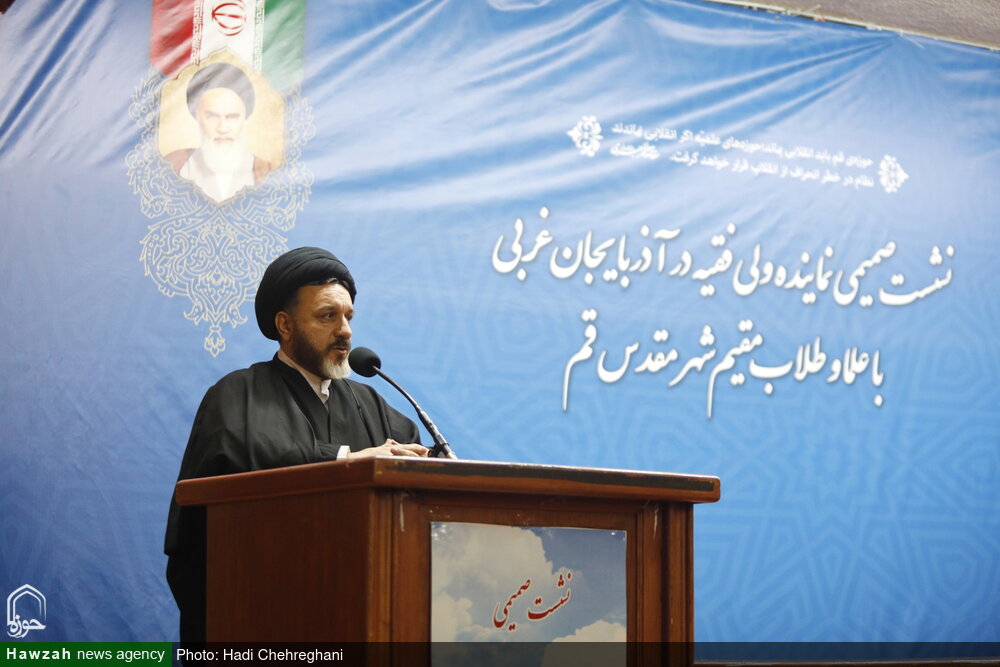 کارویژههای روحانیت را با تنبلی از دست ندهیم/ تسلط به زبان های بین المللی از رسالت های انکار ناپذیر طلاب و فضلا است