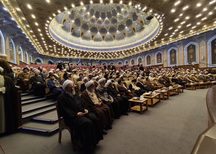سیزدهمین اجلاسیه سراسری جامعه مدرسین حوزه علمیه قم با علمای بلاد با عنوان «رسالت حوزههای علمیه و اولویت تبلیغ» در سالن همایشهای مدرسه علمیه امام کاظم (ع) قم