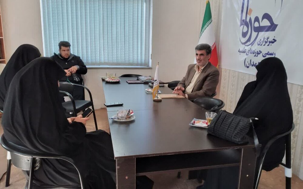 جمع آوری خاطرات خانوادههای شهدا در اولویت بنیاد شهید همدان قرار دارد