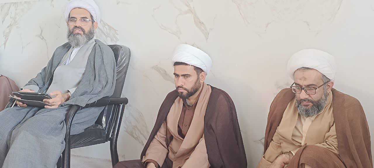 گفت و گوی مسئولان حوزه هرمزگان با طلاب مدرسه امام علی (ع) میناب