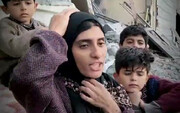 فیلم | بانوی آواره غزه‌ای: حتی یک گیره ندارم که روسری‌ام را نگه دارد!