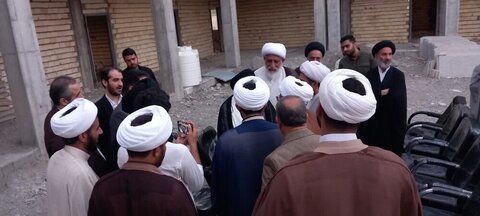 بالصور/ وكيل السيد السيستاني يتفقد مدرسة الإمام علي عليه السلام العلمية في ميناب