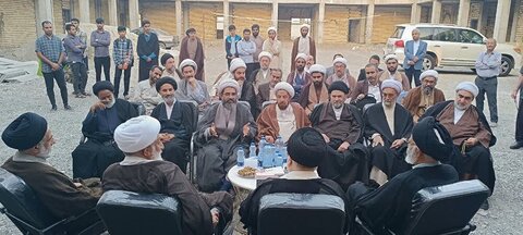 بالصور/ وكيل السيد السيستاني يتفقد مدرسة الإمام علي عليه السلام العلمية في ميناب