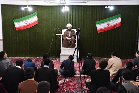تصاویر/ مراسم بزرگداشت دهه بصیرت در مدرسه علمیه امام خمینی (ره) خوی