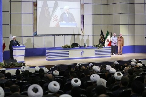 انسانی معاشرہ اس وقت تاریخ کے ایک نازک اور فیصلہ کن مرحلے سے گزر رہا ہے