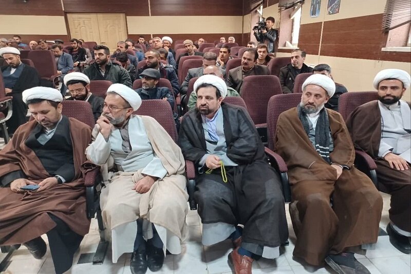 اگر بصیر نباشیم در دام دشمنان خواهیم افتاد/ در فتنه ۸۸ عدهای بیبصیرت در زمین دشمن بازی کردند