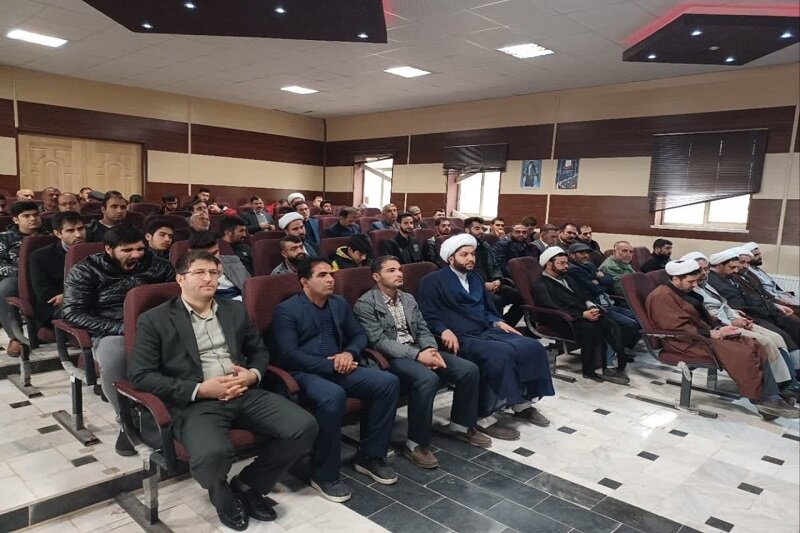 اگر بصیر نباشیم در دام دشمنان خواهیم افتاد/ در فتنه ۸۸ عدهای بیبصیرت در زمین دشمن بازی کردند