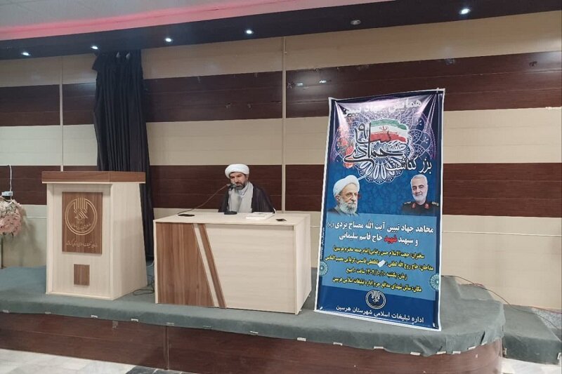 اگر بصیر نباشیم در دام دشمنان خواهیم افتاد/ در فتنه ۸۸ عدهای بیبصیرت در زمین دشمن بازی کردند