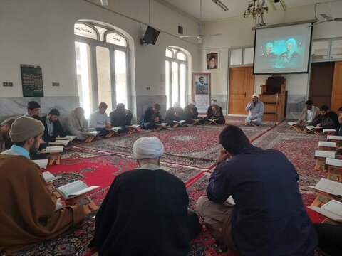 تصاویر برگزاری محفل انس با قرآن در مدرسه علمیه ولیعصر(عج)بروجرد
