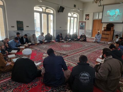 تصاویر برگزاری محفل انس با قرآن در مدرسه علمیه ولیعصر(عج)بروجرد