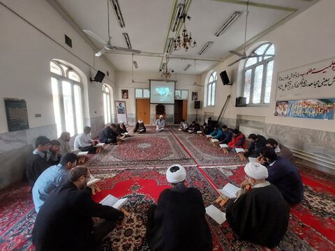 تصاویر برگزاری محفل انس با قرآن در مدرسه علمیه ولیعصر(عج)بروجرد