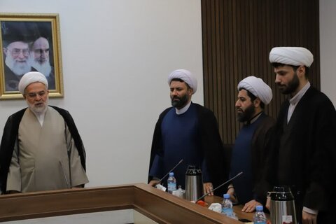 تصاویر/ نشست مدیران مدارس علمیه کردستان با حجت الاسلام و المسلمین پورذهبی