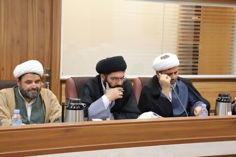 تصاویر/ نشست مدیران مدارس علمیه کردستان با حجت الاسلام و المسلمین پورذهبی