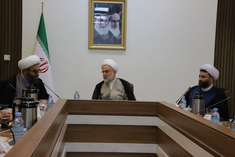 تصاویر/ نشست مدیران مدارس علمیه کردستان با حجت الاسلام و المسلمین پورذهبی