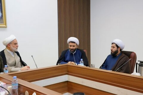 تصاویر/ نشست مدیران مدارس علمیه کردستان با حجت الاسلام و المسلمین پورذهبی