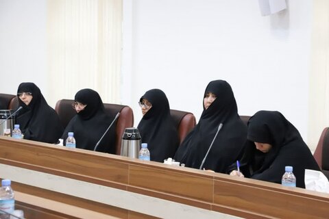 تصاویر/ نشست مدیران مدارس علمیه کردستان با حجت الاسلام و المسلمین پورذهبی