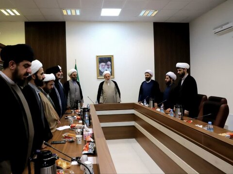 تصاویر/ نشست مدیران مدارس علمیه کردستان با حجت الاسلام و المسلمین پورذهبی