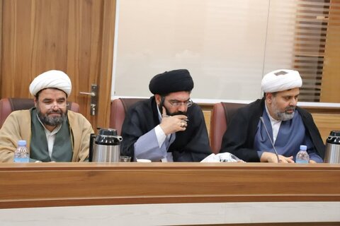 تصاویر/ نشست مدیران مدارس علمیه کردستان با حجت الاسلام و المسلمین پورذهبی