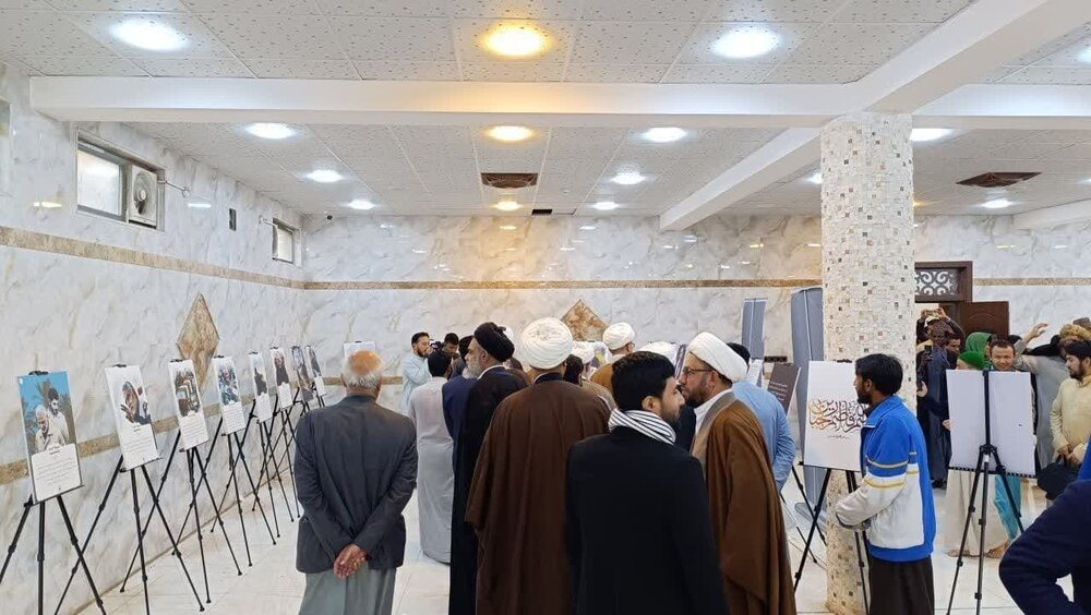 افتتاح نمایشگاه عکسنوشته شاخصهای مکتب شهید سلیمانی و ابو مهدی المهندس در نجف اشرف