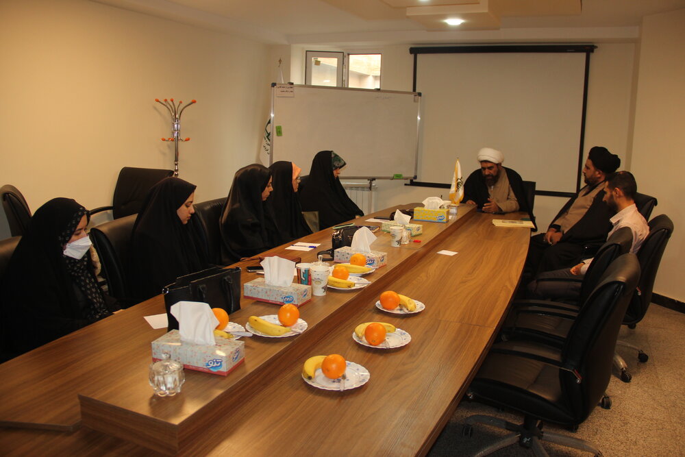 اساتید مرکز زبان حوزه علمیه قزوین تجلیل شدند