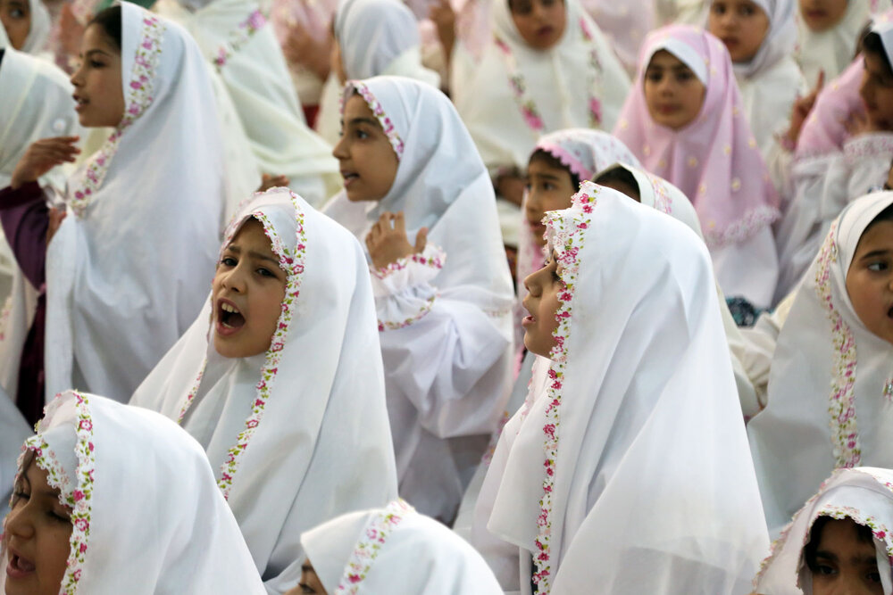 تصاویر/ جشن تکلیف ۲ هزار نفری دختران یزدی