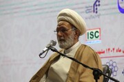 امام خامنه‌ای مفسر بزرگ اسلام و از جامعیت بالایی در اندیشه دینی برخوردار است