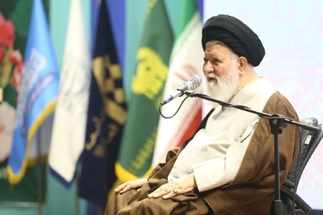 نسل جدید را از کودکی با قرآن مأنوس کنید/ جامعه قاریان مجری توسعه برنامه‌های قرآنی باشند