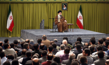 فیلم کامل بیانات در دیدار هزاران نفر از مداحان اهل بیت(ع) و شاعران آیینی