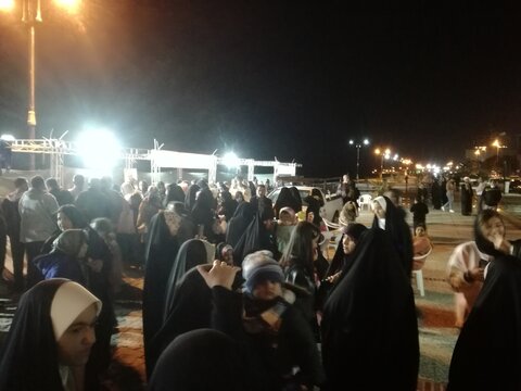 برپایی ایستگاه به مناسبت میلاد حضرت زهرا در ساحل بوشهر
