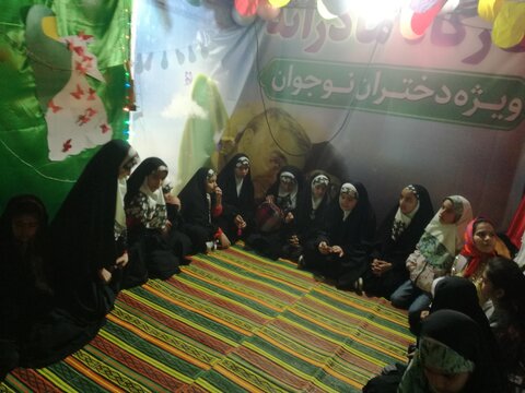 برپایی ایستگاه به مناسبت میلاد حضرت زهرا در ساحل بوشهر