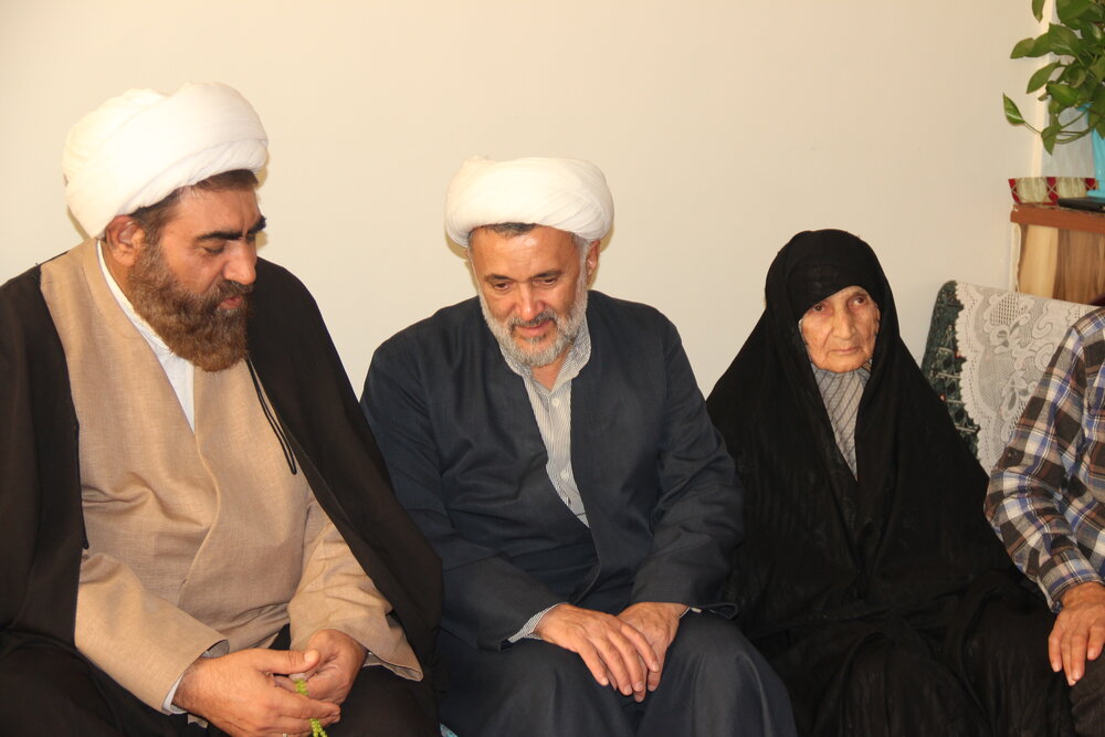 مادران شهدا با الهام از مکتب حضرت زهرا(س) با خدا معامله کردند