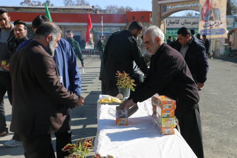 تصاویر/ ایستگاه صلواتی و نمایشگاه عکس با موضوع «فقط برای خدا» در کامیاران