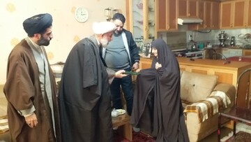 تجلیل مدیر حوزه علمیه آذربایجان شرقی از خانواده شهید روحانی