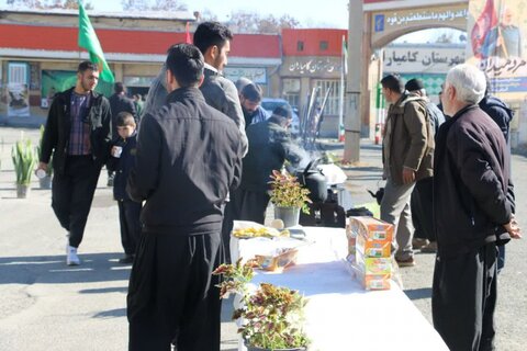 تصاویر/ برپایی ایستگاه صلواتی و نمایشگاه عکس با موضوع «فقط برای خدا» در کامیاران