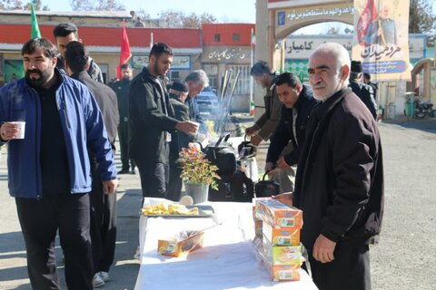 تصاویر/ برپایی ایستگاه صلواتی و نمایشگاه عکس با موضوع «فقط برای خدا» در کامیاران
