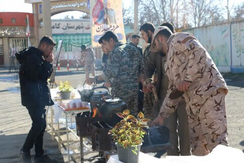 تصاویر/ برپایی ایستگاه صلواتی و نمایشگاه عکس با موضوع «فقط برای خدا» در کامیاران