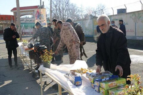 تصاویر/ برپایی ایستگاه صلواتی و نمایشگاه عکس با موضوع «فقط برای خدا» در کامیاران