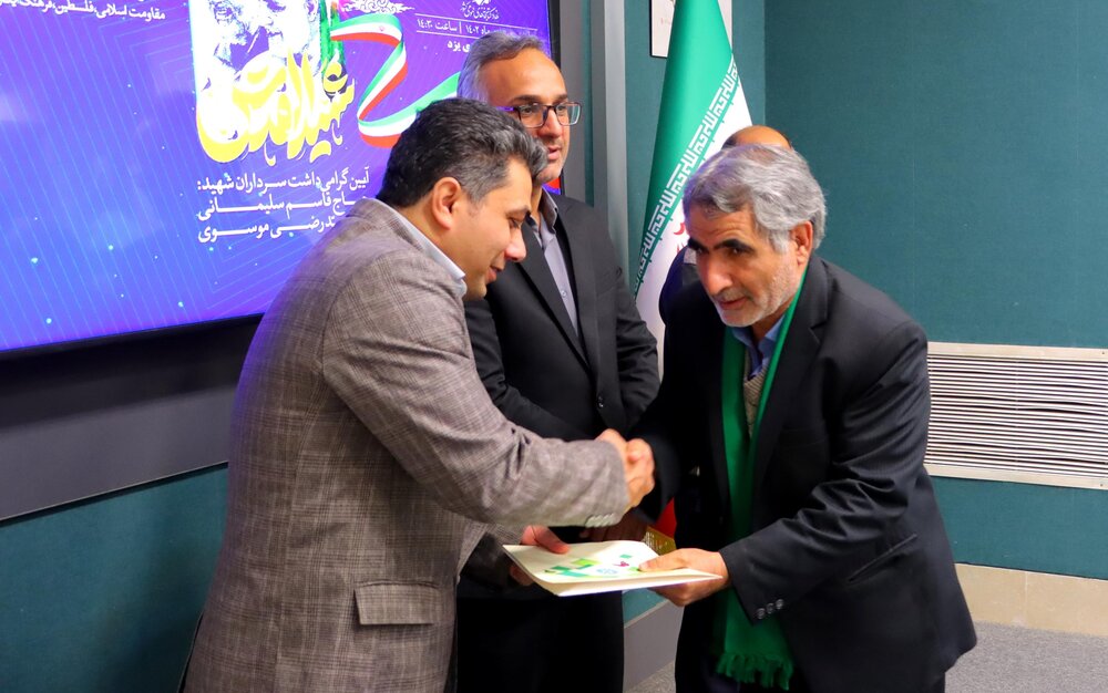 شعرخوانی شاعران یزدی در رثای «شهیدالقدس» و شهید «سید رضی»+ عکس