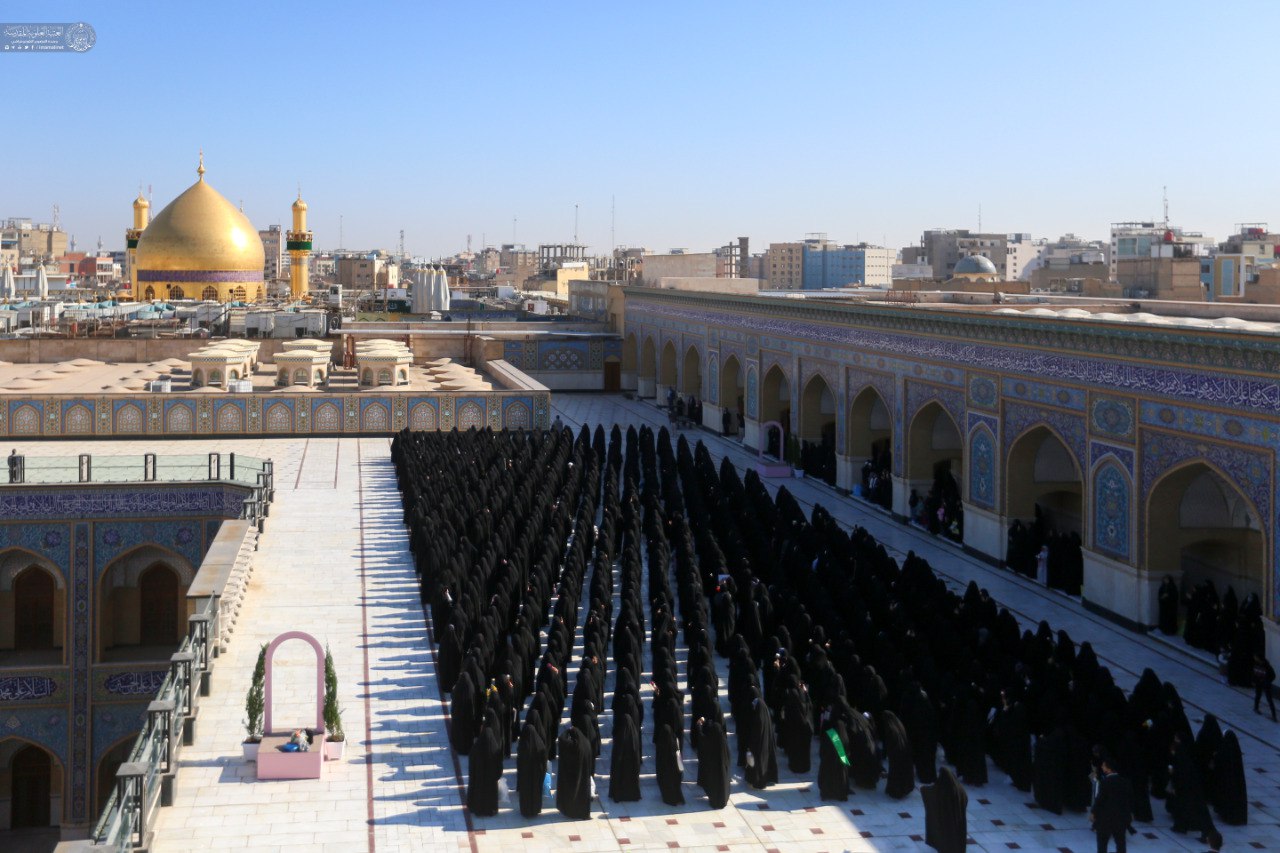 فیلم | تکریم دختران دانشجوی عراقی در حرم حضرت علی (ع)