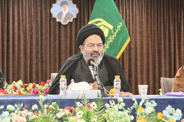 طلاب نخبه و زباندان را به حوزه نمایندگی ولی فقیه در امور حج و زیارت معرفی کنید