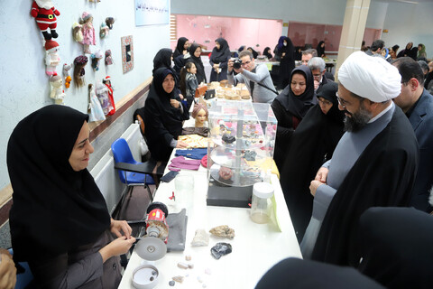 تصاویر /  بازدید امام جمعه همدان از نمایشگاه فرصت‌های شغلی مهارت محور سازمان فنی و حرفه‌ای