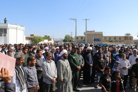 تصاویر / راهپیمایی در محکومیت جنایت کرمان در شهرستان رودان پس از نماز جمعه