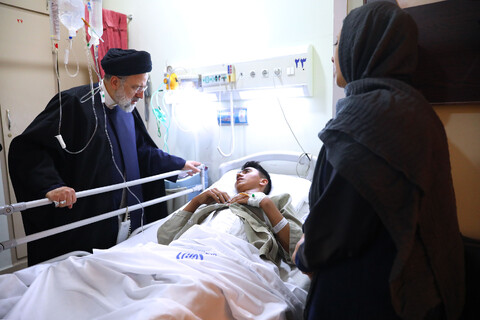 تصاویر/  عیادت از مجروحان جنایت تروریستی کرمان
